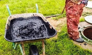 Чистка выгребной ямы в Великом Новгороде – цена от 526 руб. | 2Землекопа-Влк