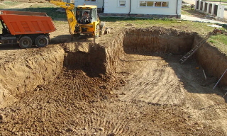 Рытье котлованов под фундамент в Великом Новгороде – цена от 2630 руб. за м3 | 2Землекопа-Влк