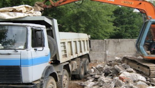 Вывоз строительного мусора с участка в Великом Новгороде недорого от 1578 руб. | 2Землекопа-Влк